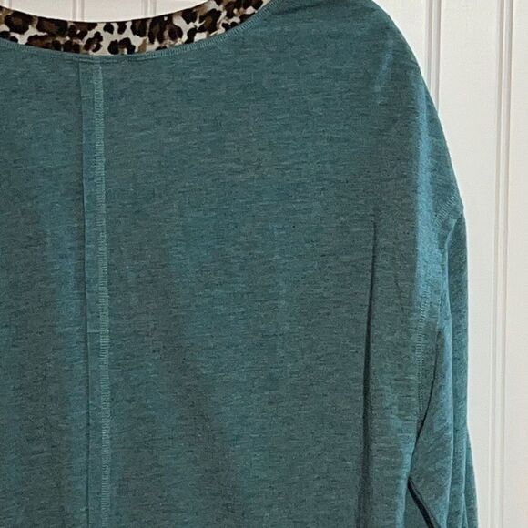 Kori America women’s small green/blue vneck long sleeve blouse animal print trim - Picture 10 of 10